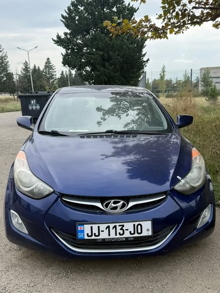 Hyundai Elantra 2013 — 2,500$