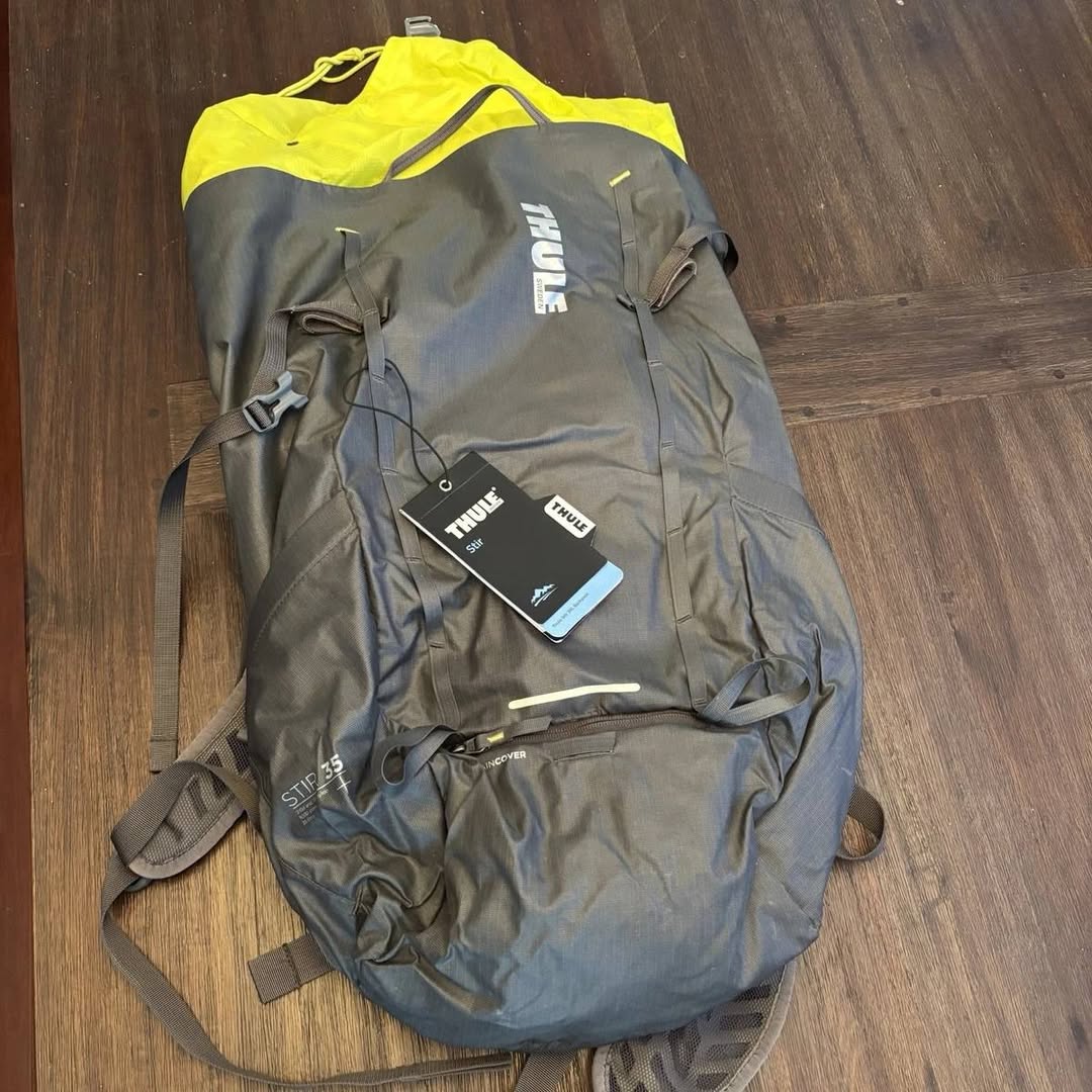 Thule 35l. İdeal vəziyyətdə. 35 litr. Reguliyasiya olunan arxa tərəflə, kürəyin möhkəm tutulması üçün dizayn edilmiş.