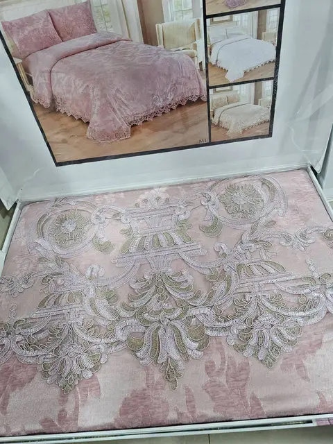 Jakardı örtük ilə və baldakini