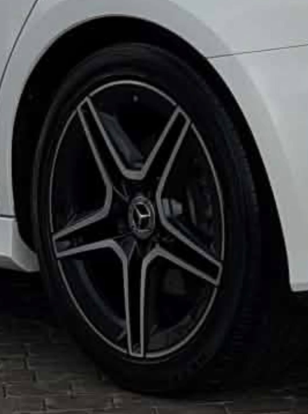 Mercedes-Benz R18 alloy wheel, black