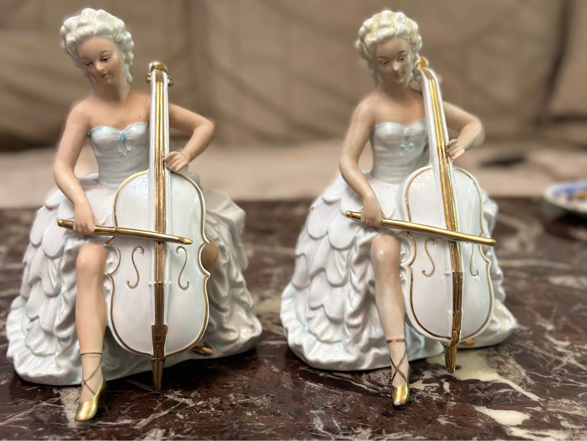 Porcelain cellist figurines, 21 cm