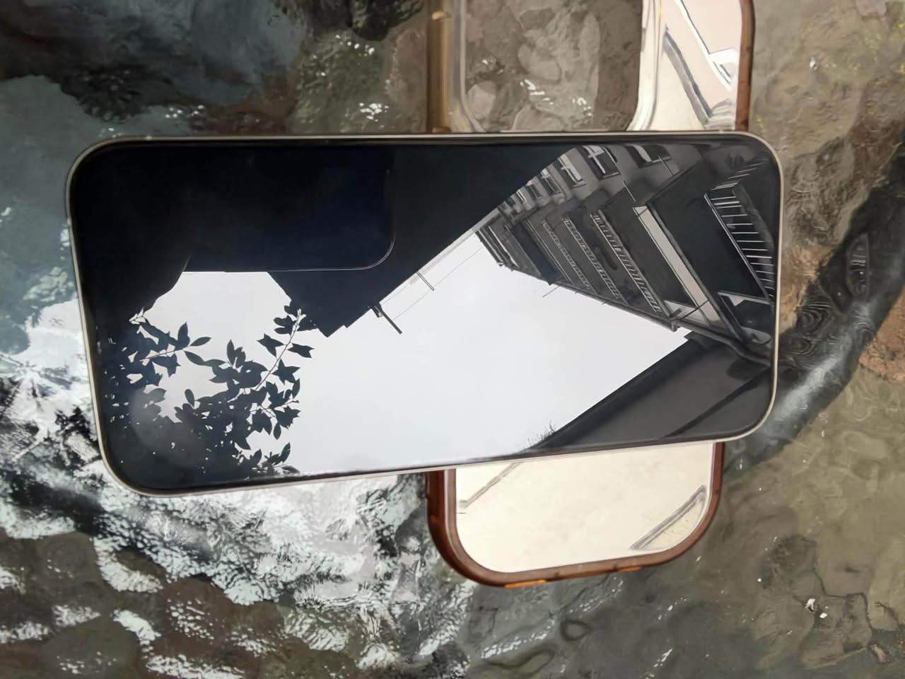 В Батуми есть телефон! iPhone 15-pro 128-гб
