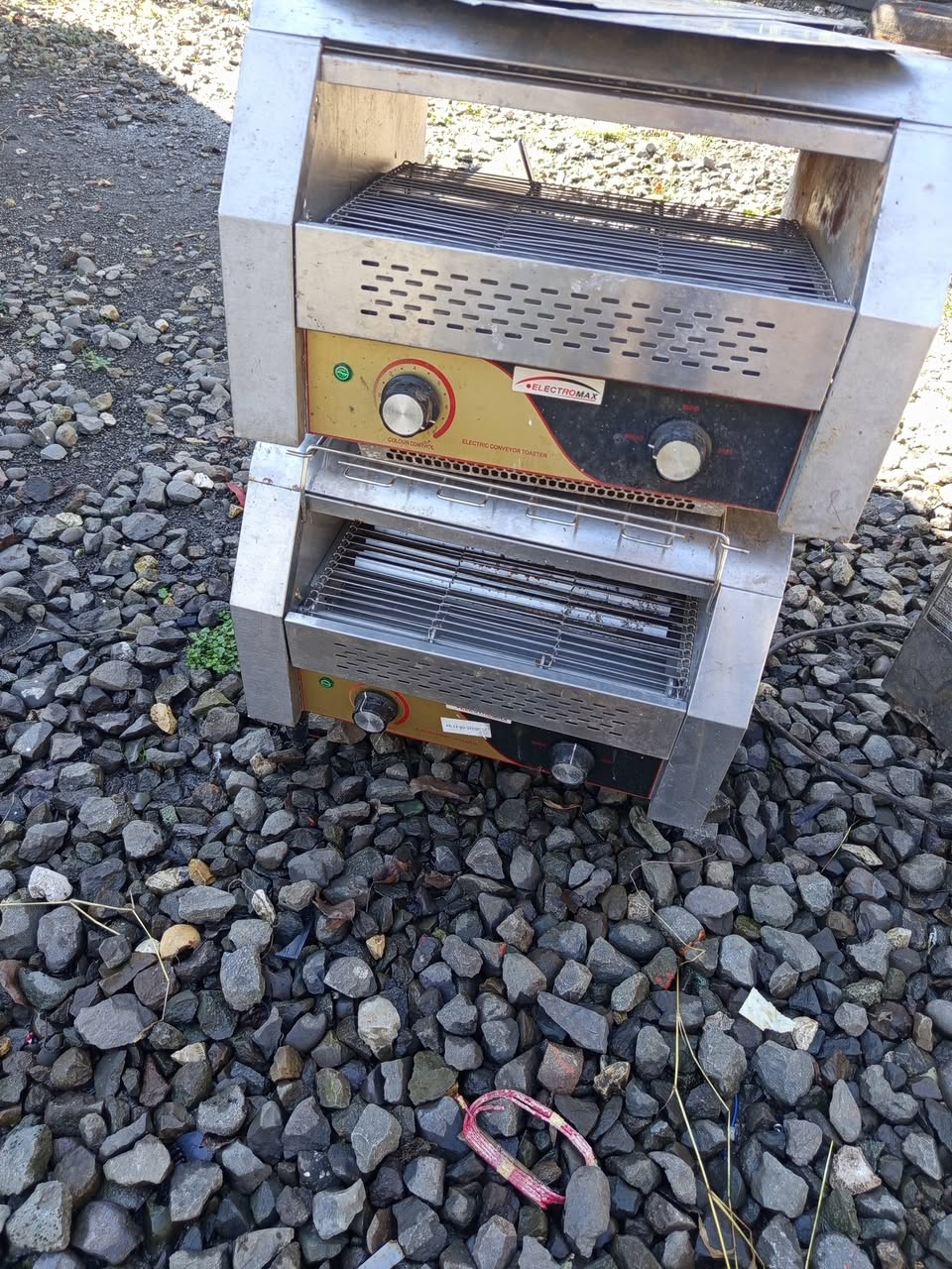 Electric conveyor toaster for sandwiches