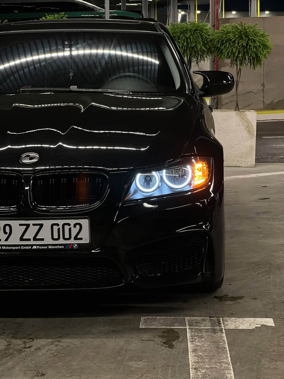 BMW E90 2009 — 7,500$