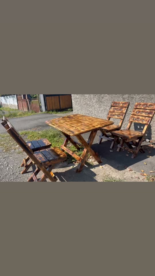 Փայտե սեղան և 3 աթոռ