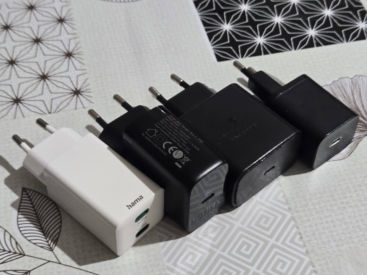 Зарядные устройства Samsung, Anker, Hama, 4 шт