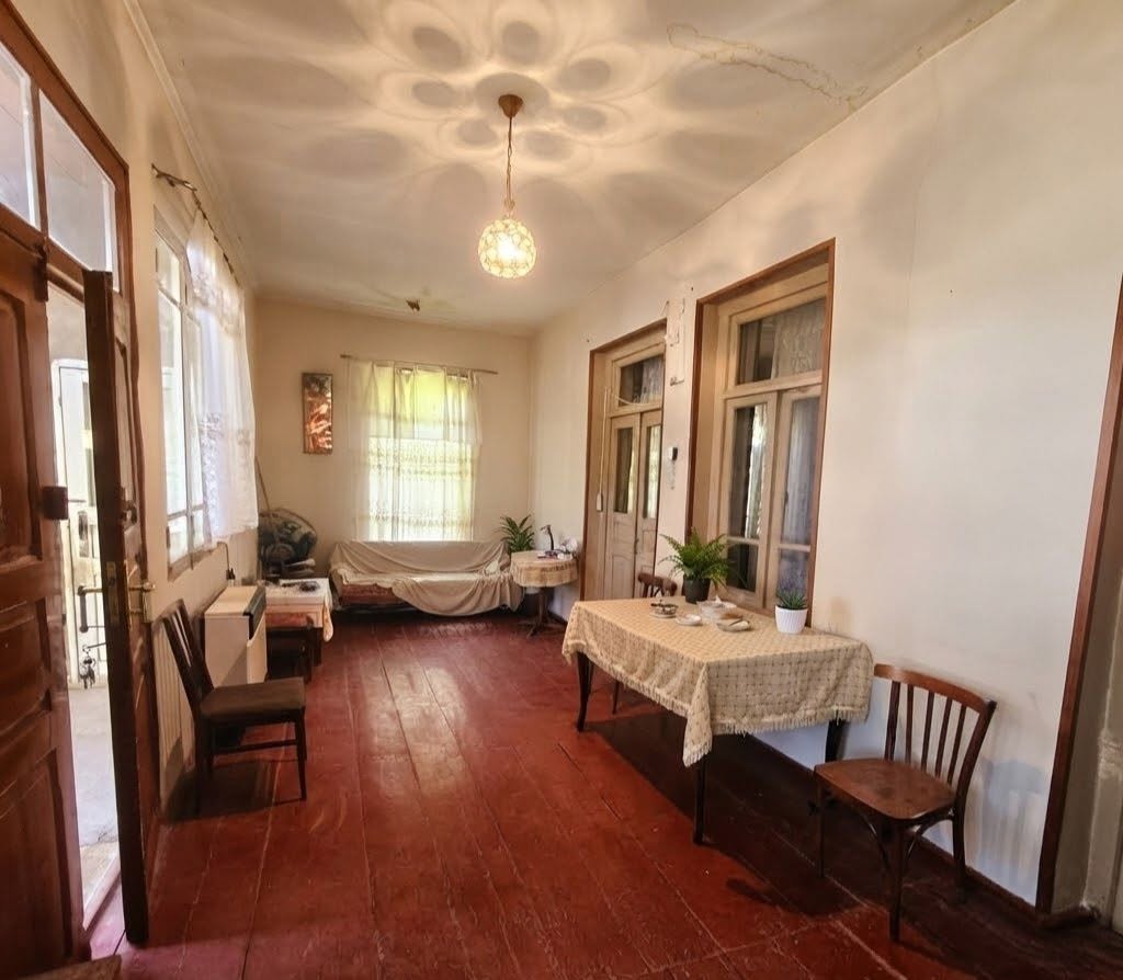 Evde 277 m² ev 1.332 dolarlık fiyatla satışa sunuluyor